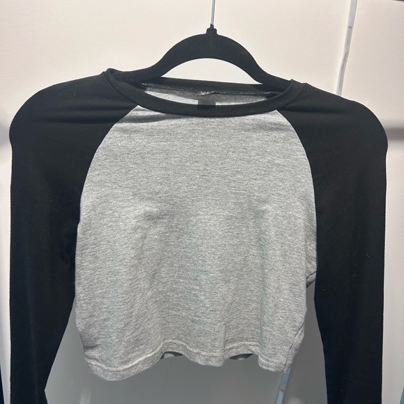 SHEIN two tone Raglan sleeve top - Picture 2 of 3